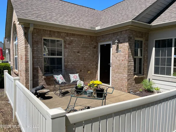 8925 Oak Branch Ln, Olive Branch, MS 38654
