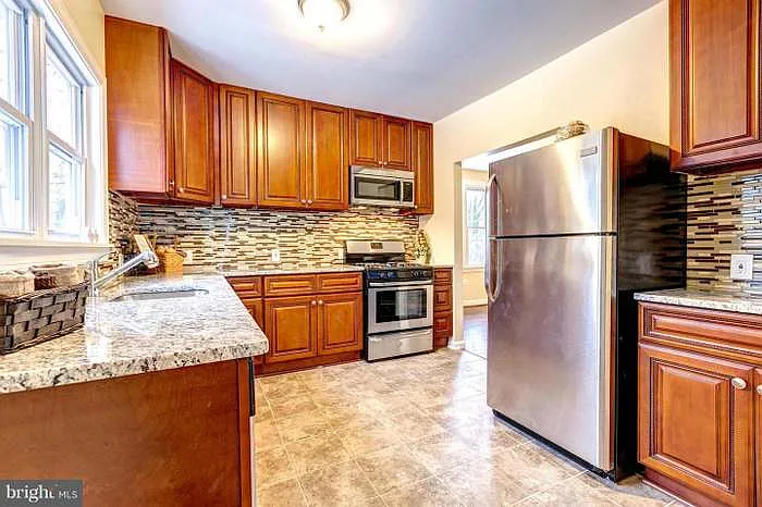 2305 Hamilton Ave — Photo 16