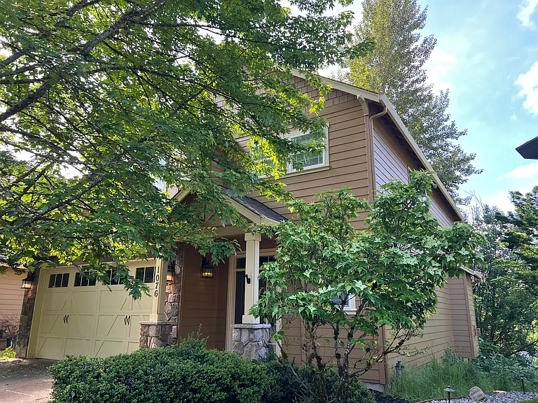 1076 W Alder St — Photo 3