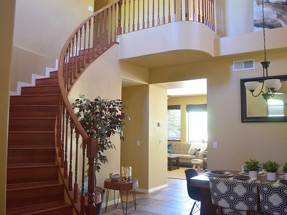 Front Entryway 1a