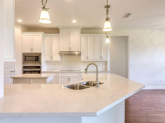 5th image of 57 Thornhill Chase Cir