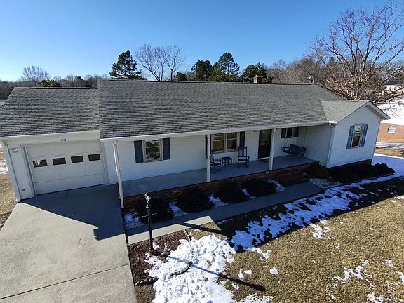 5th image of 511 Darrell Ln