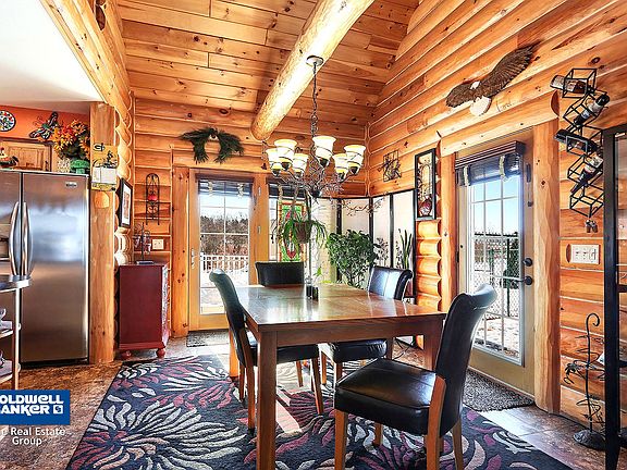 dining area w/patio doors