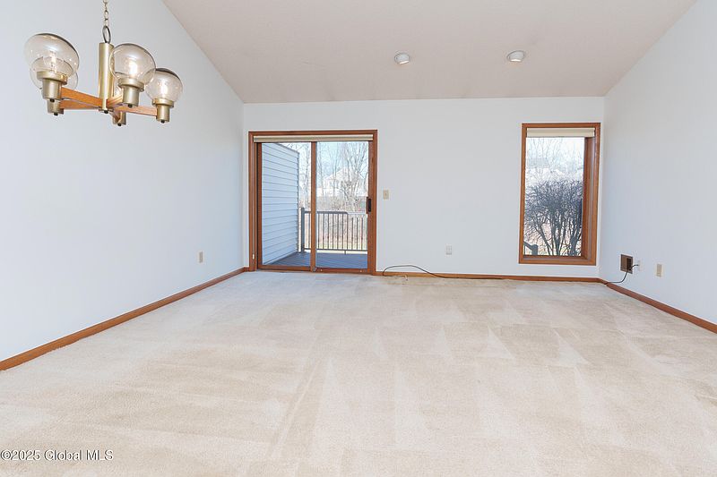 4th image of 68 Surrey Hill Drive