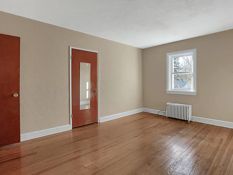 641 1/2 Courtland St — Photo 5