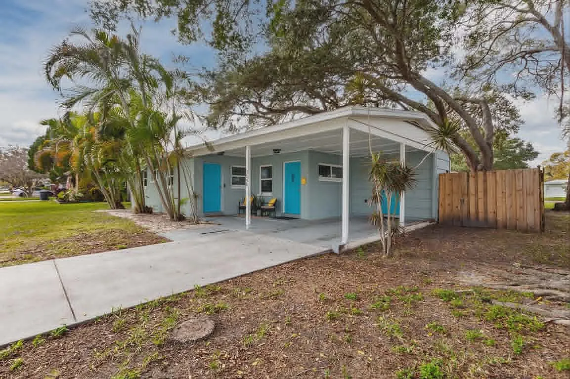 Photo 2 of 13 - 7598 17th Way N - Saint Petersburg, FL Building Photo - 7598 17th Way N