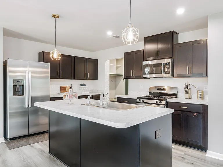 222 Lorraine Dr — Photo 10