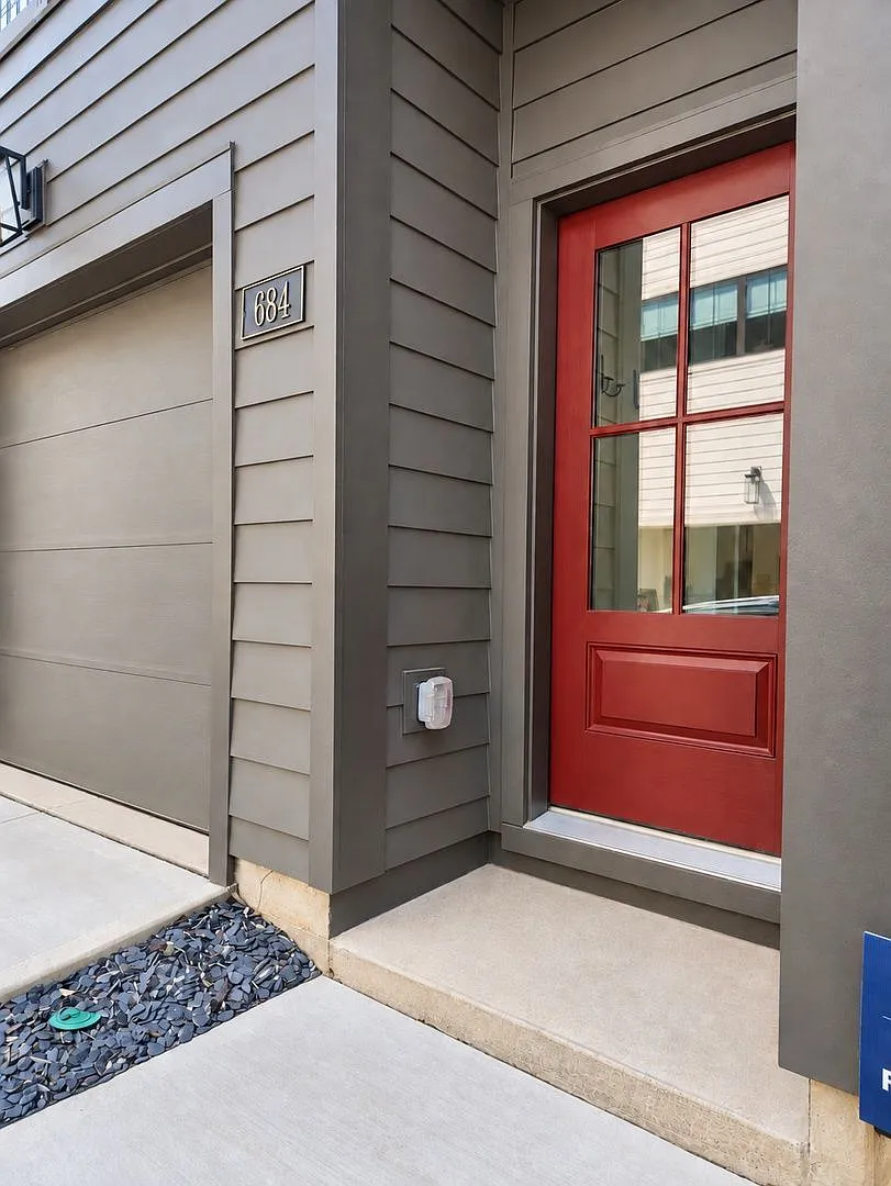 2 bed, 2.0 bath, 1171 sqft, $2,700 — Photo 2