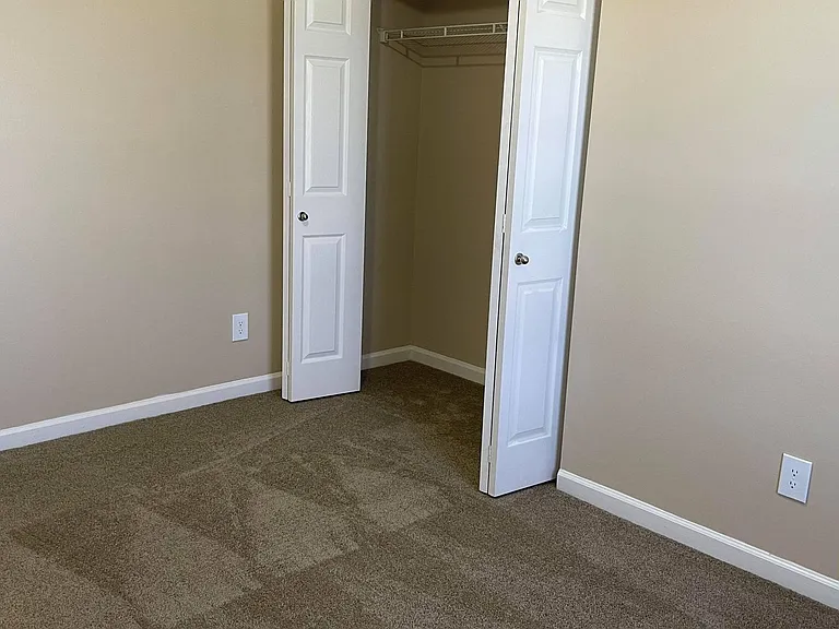 Fox Brook Apartments — Photo 29
