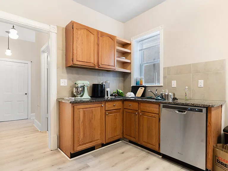 637 N 32nd St #1 — Photo 4