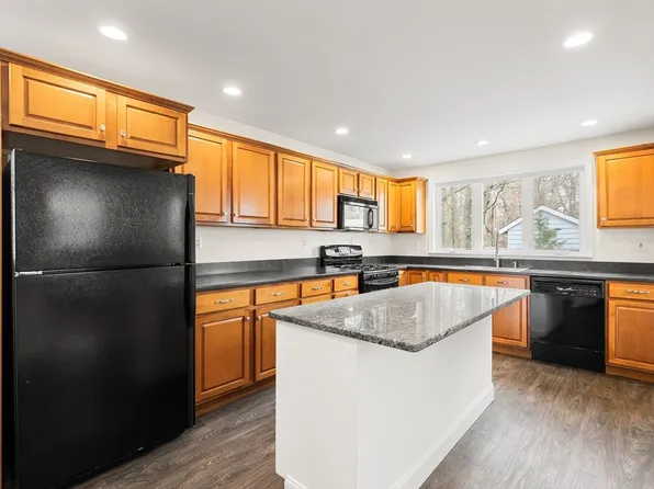 79 Hancock St, Reading, MA 01867
