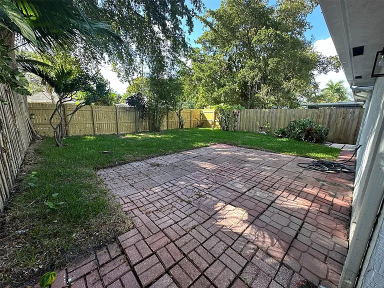 814 SW 12th Pl — Photo 22
