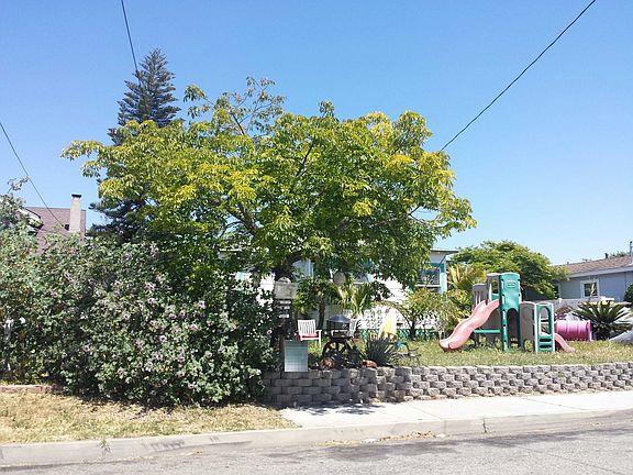 3rd image of 709 1st Ave