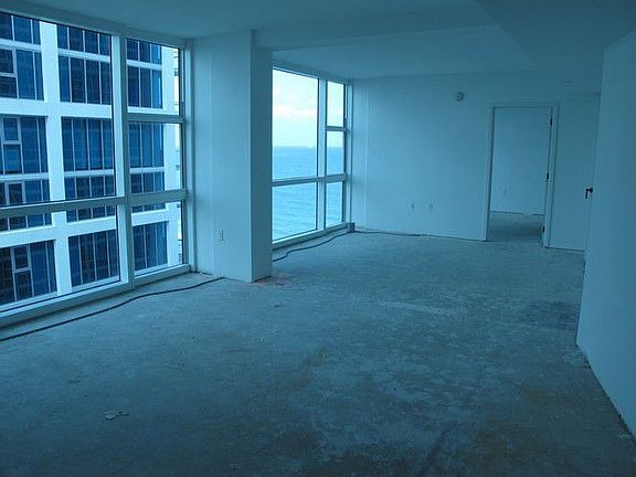 5th image of 6801 Collins Ave #C1116