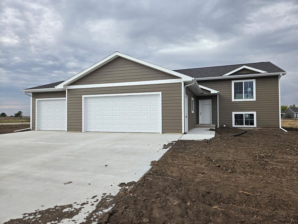 505 Henley Ave, Volga, SD 57071 | MLS #26-698 | Zillow