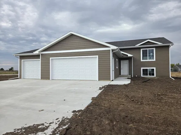 505 Henley Ave, Volga, SD 57071