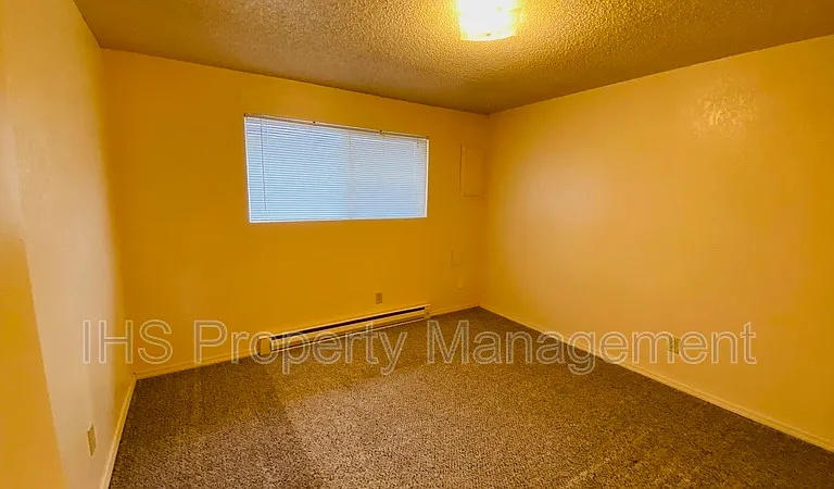 1913 Hoxie Ave #C — Photo 8