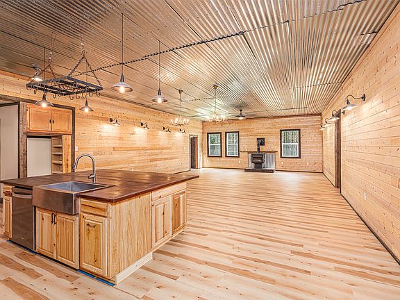 2nd image of 675 Griz Ln
