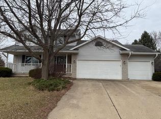 1033 Starlight Ln, Cottage Grove, WI 53527