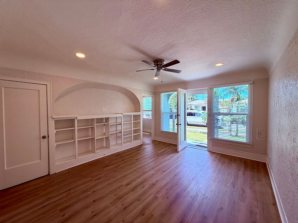 1st image of 199 E Hullett St #1