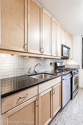5th image of 201 E 87th St APT 5J