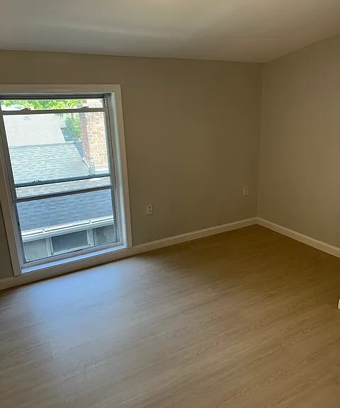 525 W Green St #4 — Photo 2