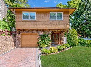 2 Christa Ct, Huntington, NY 11743