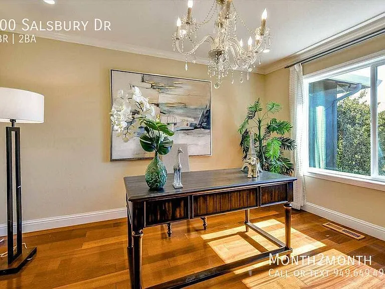 300 Salsbury Dr — Photo 3