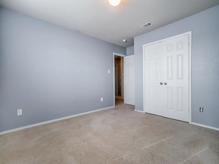 76 Daisy Dr — Photo 16