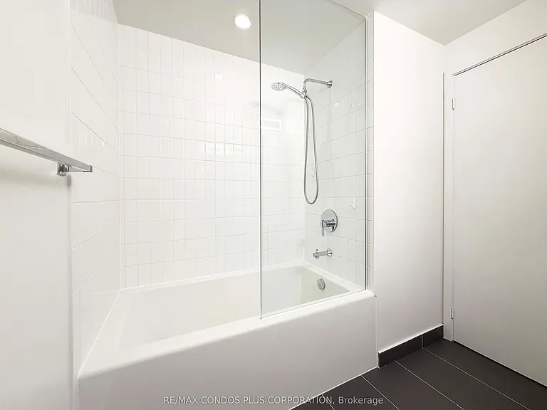 210 Simcoe St #2410 — Photo 12