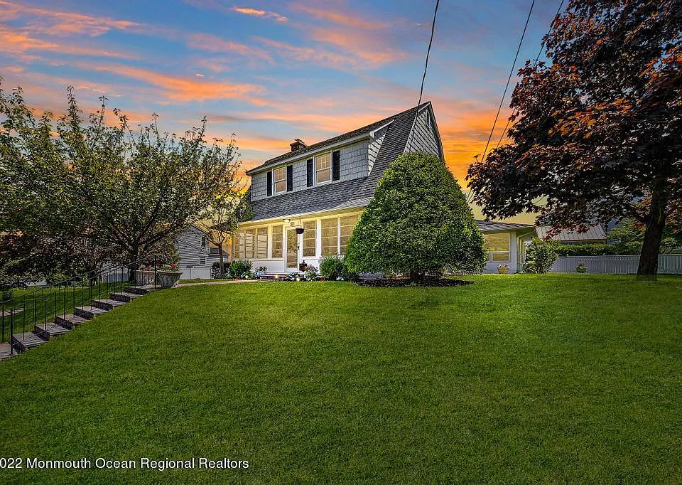 27 Shrewsbury Dr