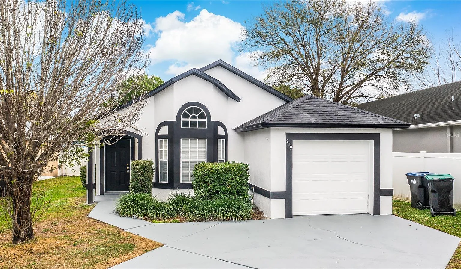 3 bed, 1488 sqft, $2,199 — Photo 1