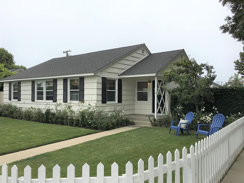Front Home Fenced Yard
