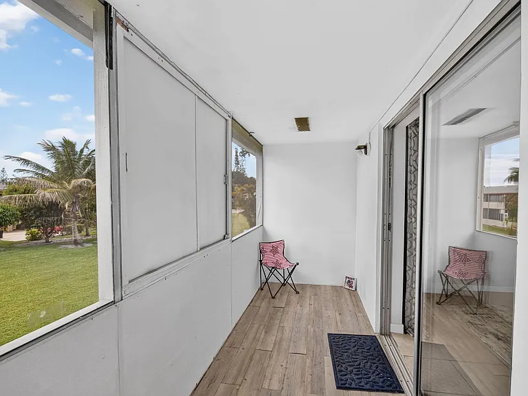 16 Sussex A — Photo 25
