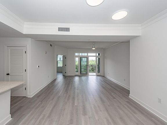 5th image of 33 Calhoun St #122