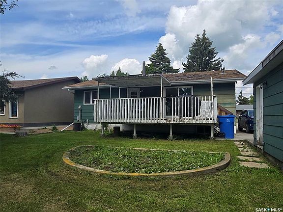 5th image of 805 Assiniboia Ave
