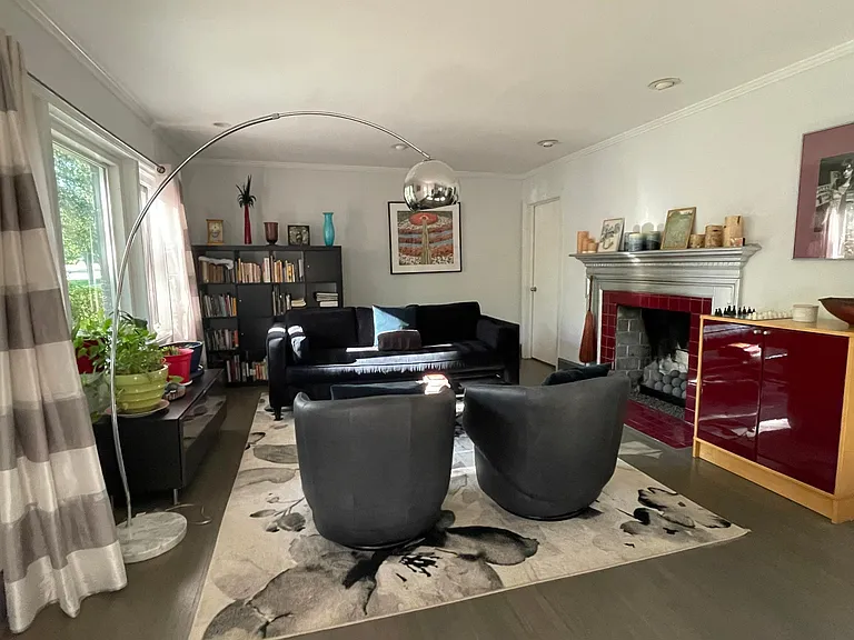 Living room with gas fireplace