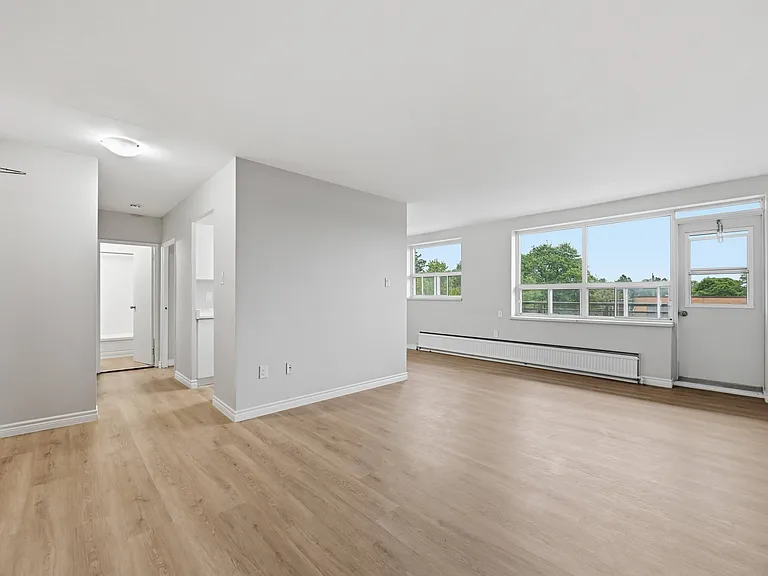 418 Whitney Ave — Photo 4