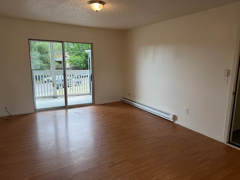 1409 SE Mall St #6 — Photo 6