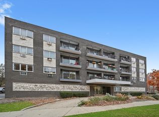 401 S Grove Ave APT 1A, Oak Park, IL 60302