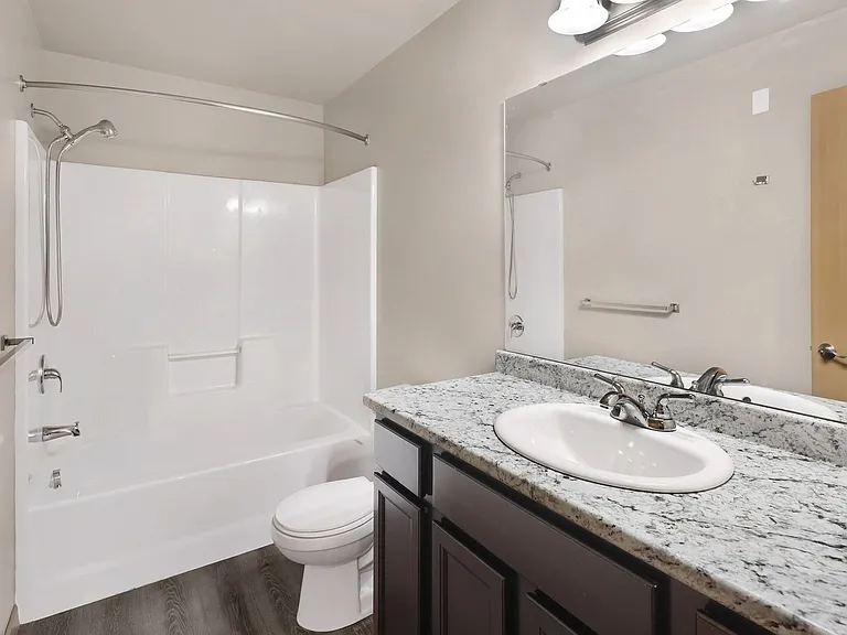 Tremezzo Apartments — Photo 105