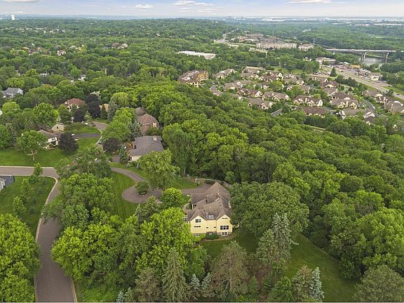 3rd image of 1275 Knollwood Ln
