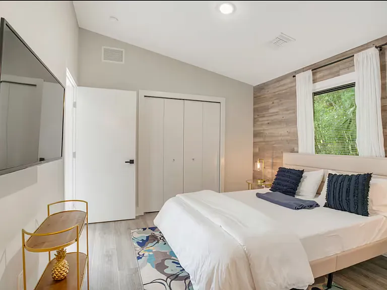 3260 Woodside Ave — Photo 7