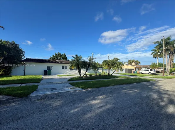 9335 SW 17th St, Miami, FL 33165