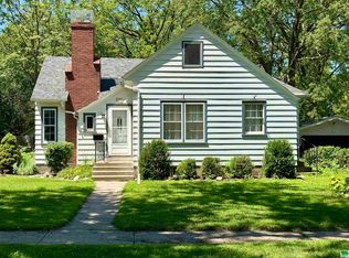 418 N Plum St, Vermillion, SD 57069
