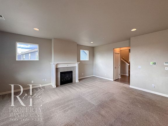 5th image of 748 Freedom Ct SE
