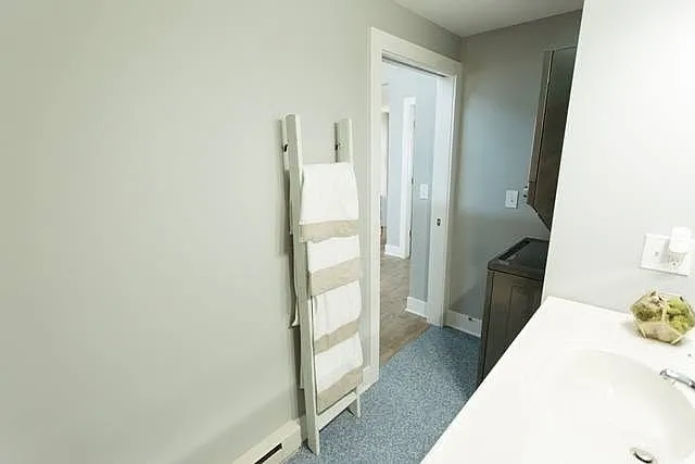 127 E Elm St — Photo 10