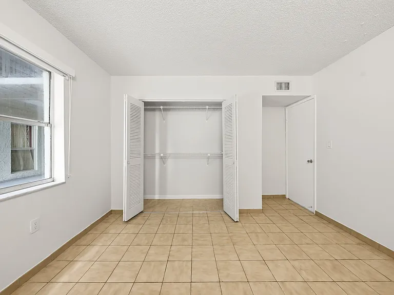 305 W 68th St #206 — Photo 13