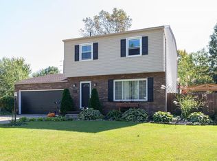 369 Deepwood Ln, Amherst, OH 44001