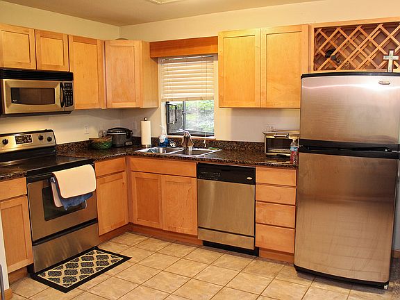 4th image of 620 NW Naito Pkwy APT B1